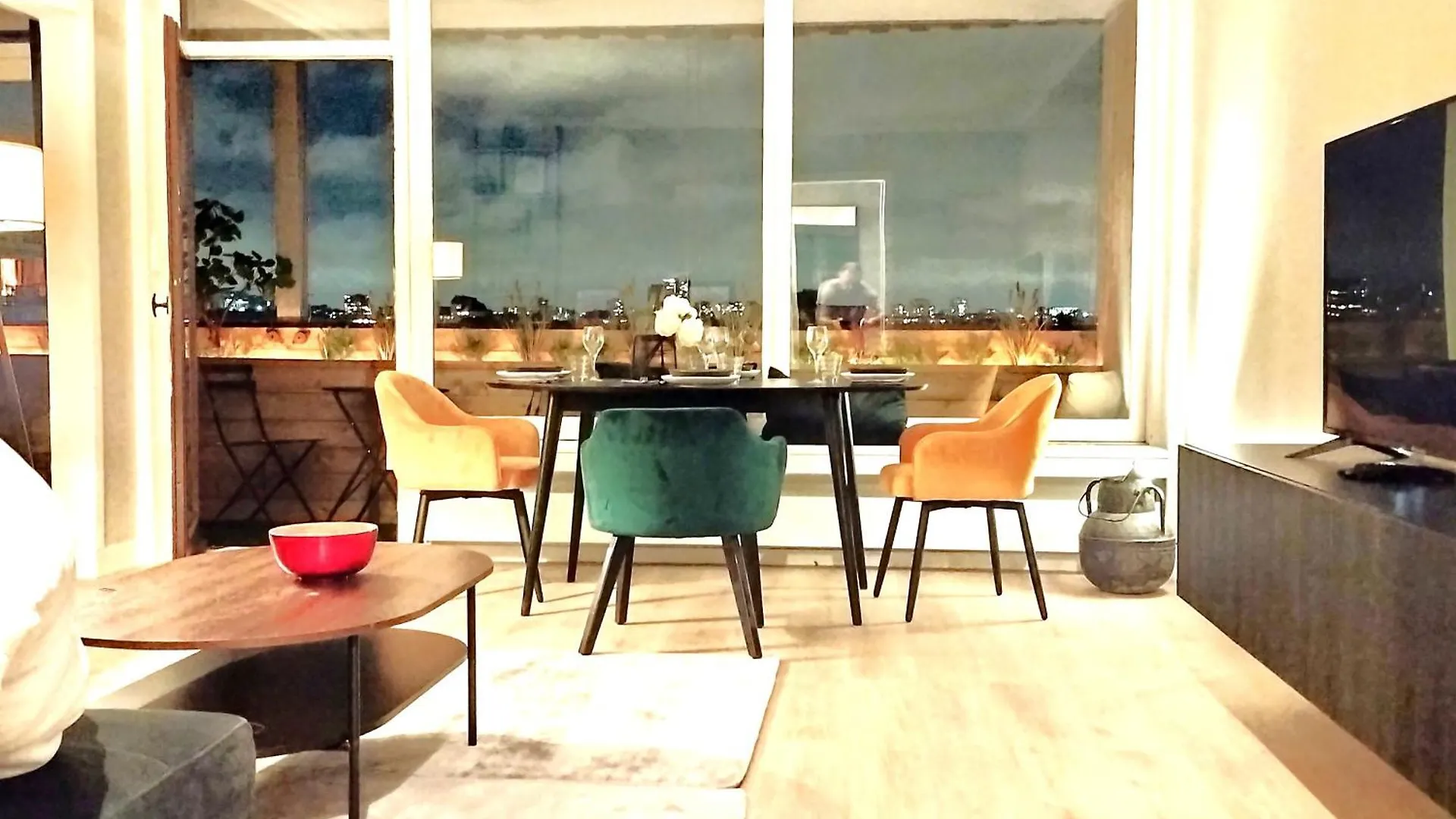Apartment Large 55 M² ,view & Terrace *