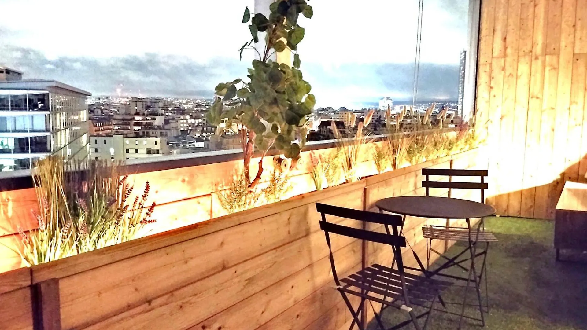 Apartment Large 55 M² ,view & Terrace